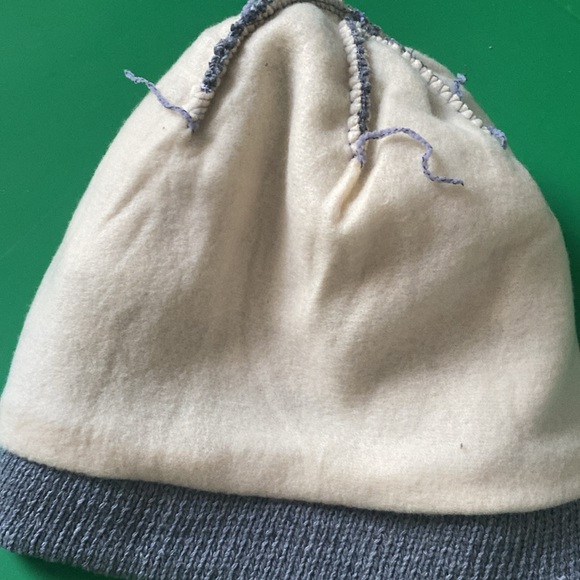 Fleece-lined snowflake grey beanie - Picture 12 of 15